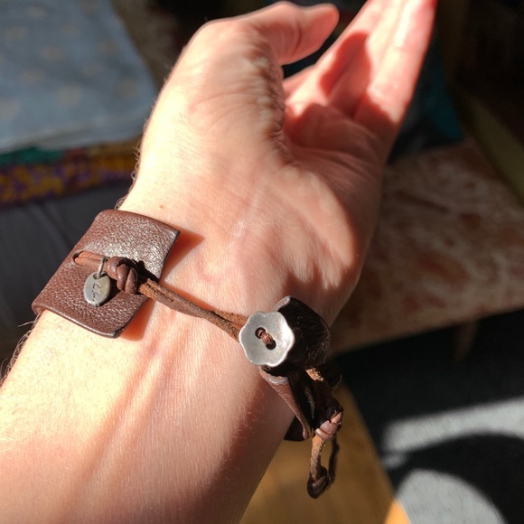 Leather Bracelet/Cuff w/ Sterling Hardware w/ Elaborate Handpainted Jewel Shell - Picture 9 of 13